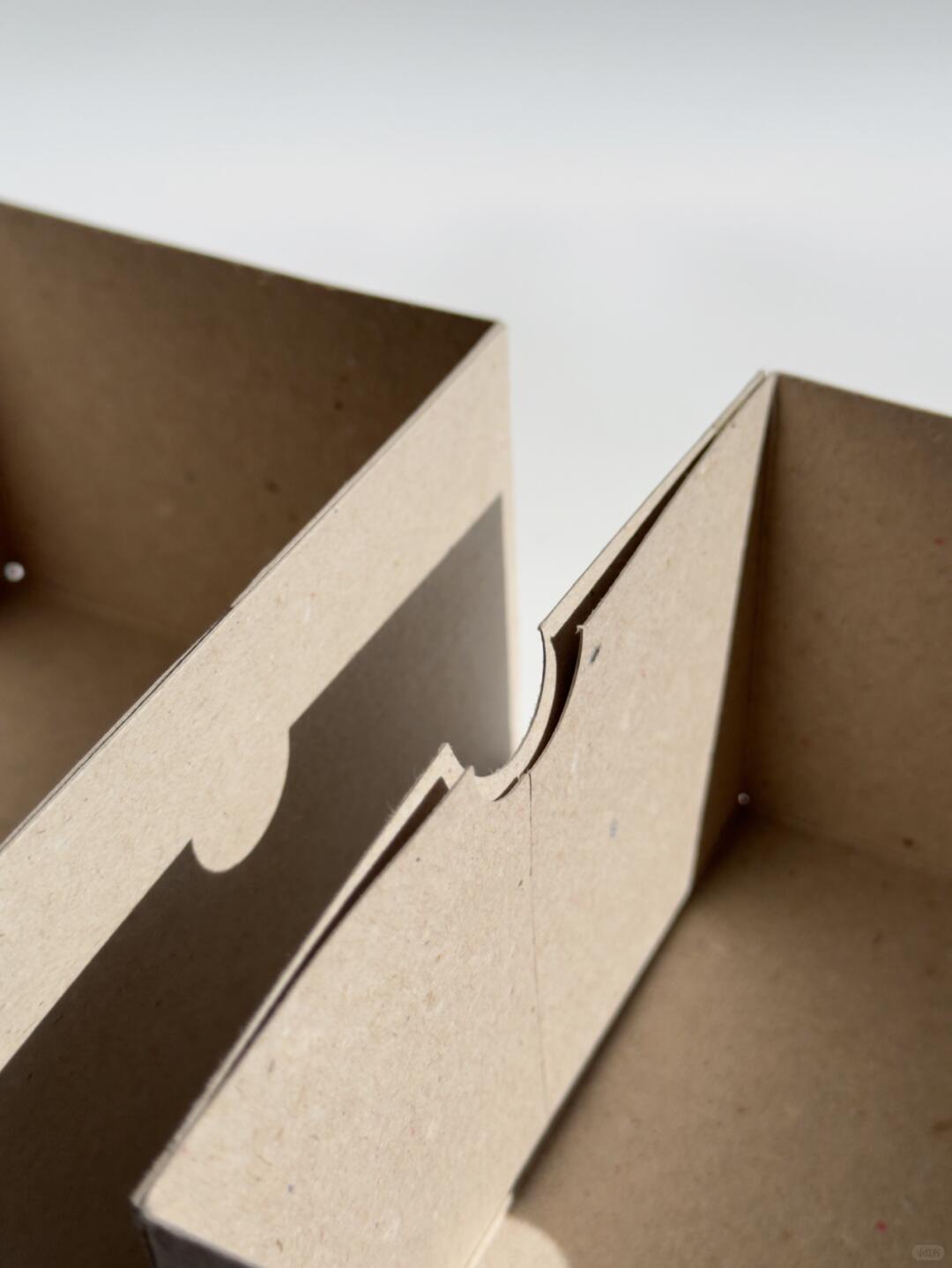 Thumb notch and folded greyboard structure detail