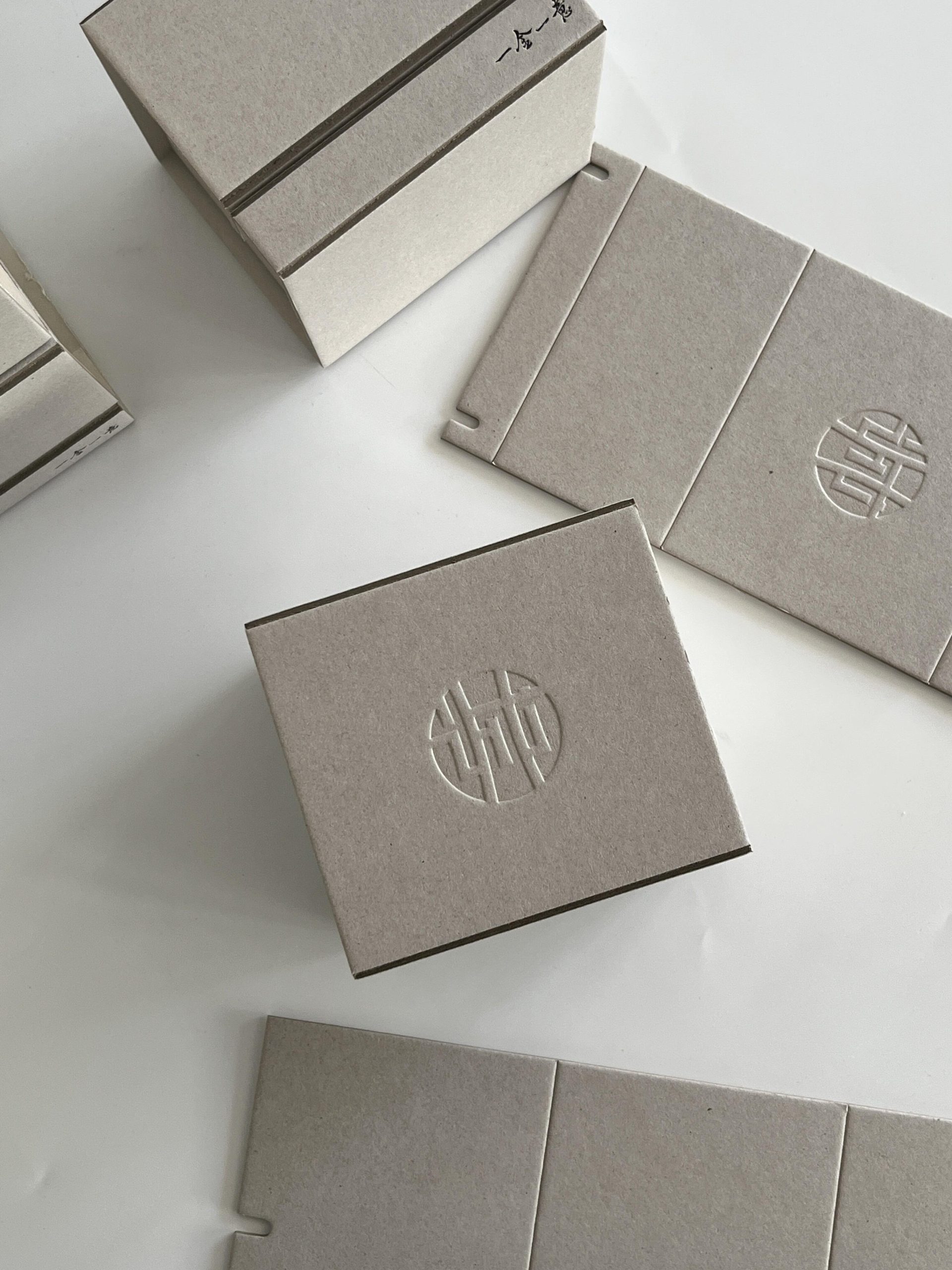 Two-piece grayboard folding box reference