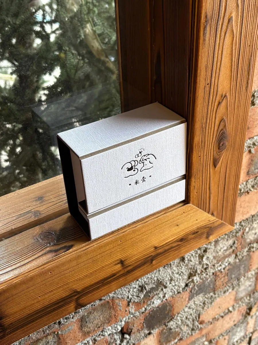 Two-piece grayboard folding box reference