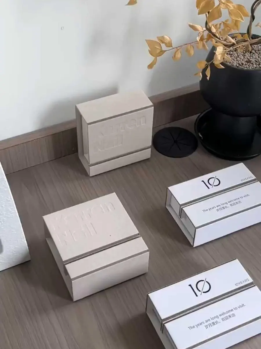 Two-piece grayboard folding box reference
