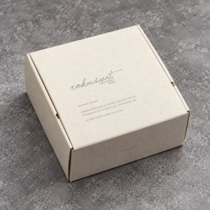 Closed cream fragrance set mailer box with printed lid branding