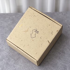 Natural Fiber-Texture Paper Mailer Box: closed box showing the exterior printing and lid