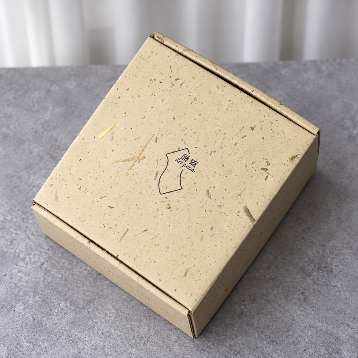 Natural Fiber-Texture Paper Mailer Box: closed box showing the exterior printing and lid